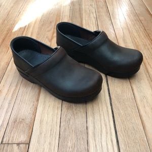 Dansko Professional Oiled Clog EUC size 37
